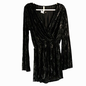 Peppermint Black Velour Ribbed Shorts Romper Womens M Lined Flare Sleeve Sexy